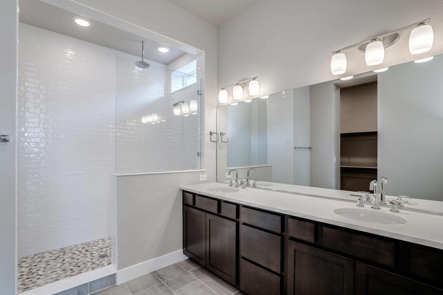 The Pinebrook - Owner's Bath