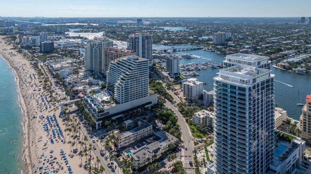 Condo located in Fort Lauderdale, FL showcasing its design and architecture (Image 4).