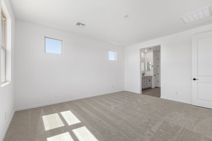 Spacious, unfurnished interior of a new home in Bella Vista Farms, San Tan Valley (Image 16).