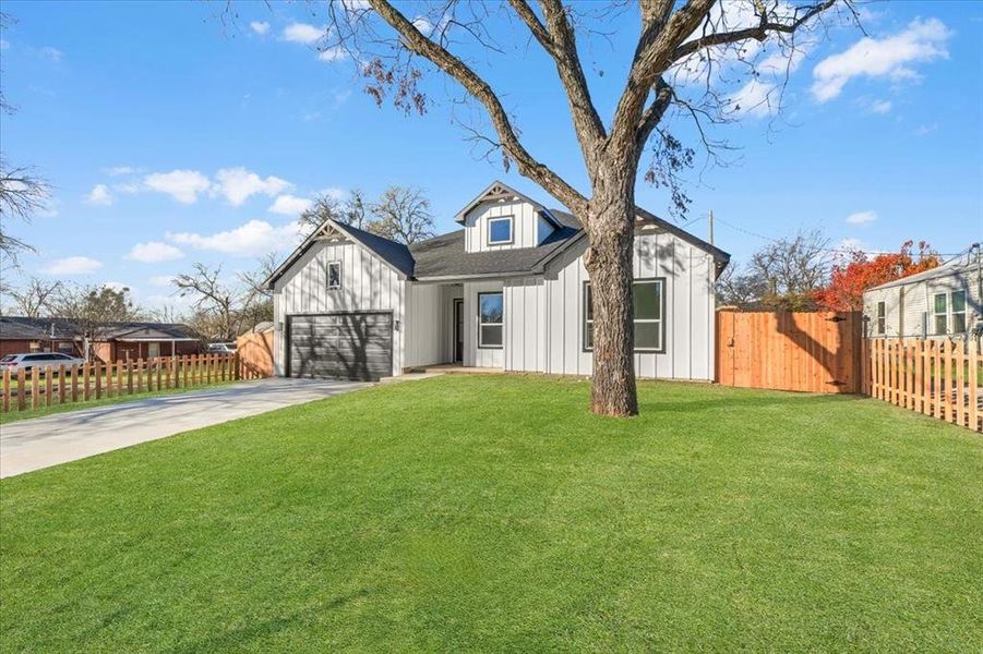 Front exterior of a new home in , Fort Worth, TX, highlighting curb appeal (Image 23).