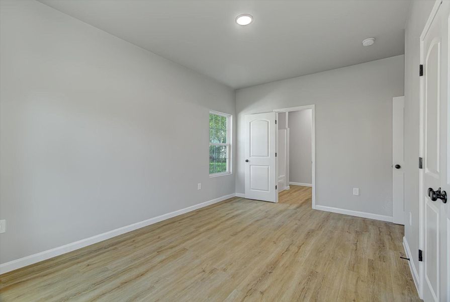 Spacious, unfurnished interior of a new home in , Beaumont (Image 24).