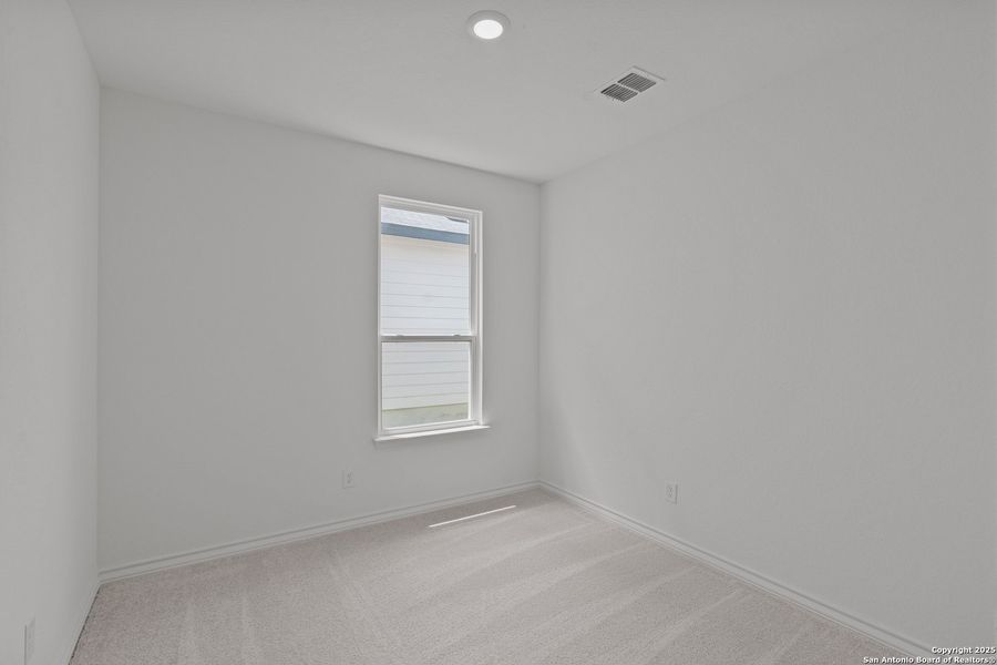 Spacious, unfurnished interior of a new home in Lily Springs, Seguin (Image 20).
