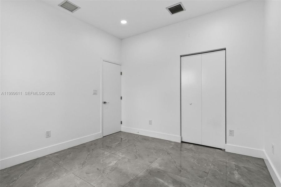 Spacious, unfurnished interior of a new home in , Fort Lauderdale (Image 32).