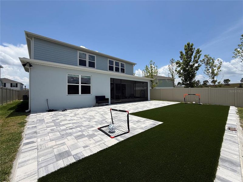 Exterior details and patio area of a home in Winding Meadows, Apopka (Image 24).