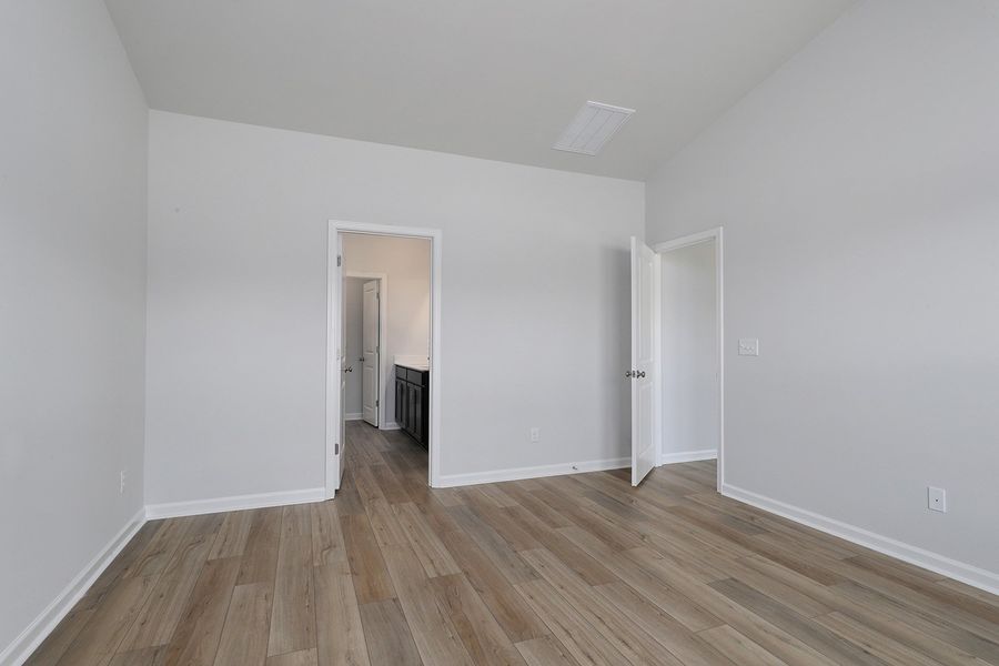 Spacious, unfurnished interior of a new home in Allston Park, Calabash (Image 22).