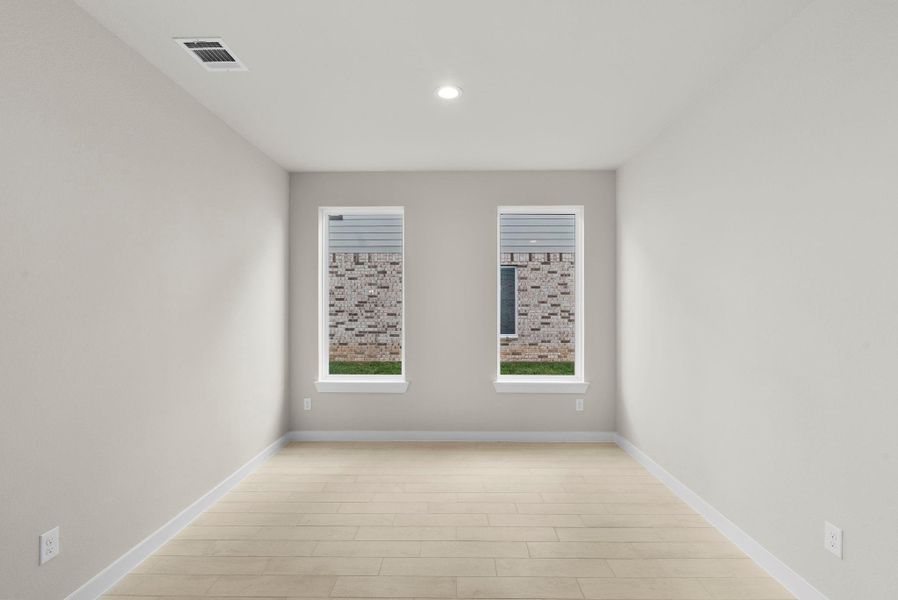 Spacious, unfurnished interior of a new home in Huntington Place, Rosharon (Image 19).