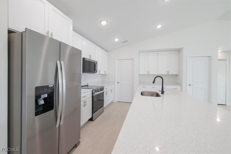 Furnished interior view inside a new home in Cape Coral, Cape Coral (Image 7).