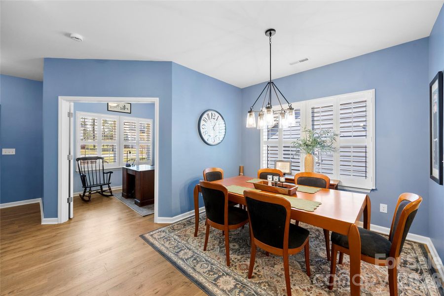 Furnished interior view inside a new home in Edgewater - The Links, Lancaster (Image 13).