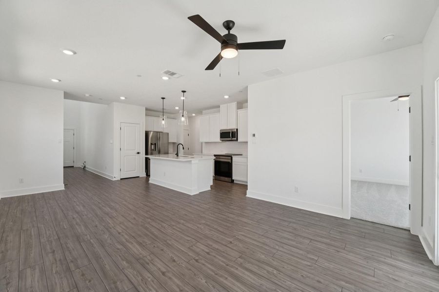 Spacious, unfurnished interior of a new home in Avery Centre, Round Rock (Image 17).