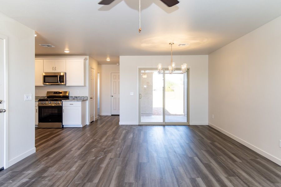 Spacious, unfurnished interior of a new home in Rancho Santa Rosa, Maricopa (Image 18).