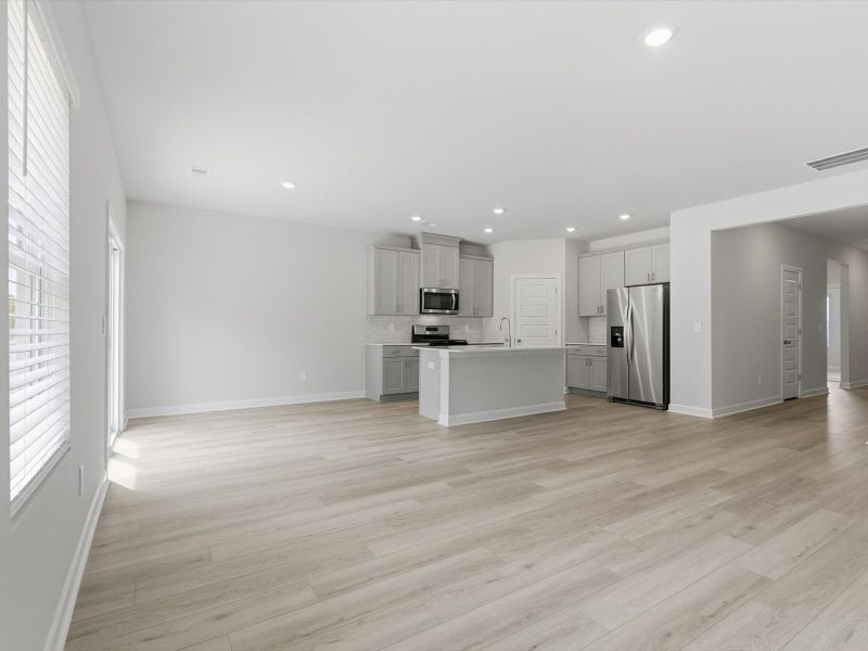 Spacious, unfurnished interior of a new home in Holland Park, Spartanburg (Image 10).