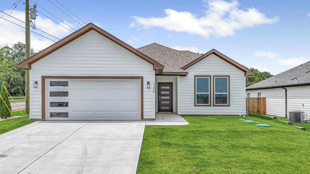 Front exterior of a new home in , Granbury, TX, highlighting curb appeal (Image 14). Front exterior of a new home in , Granbury, TX, highlighting curb appeal (Image 14).