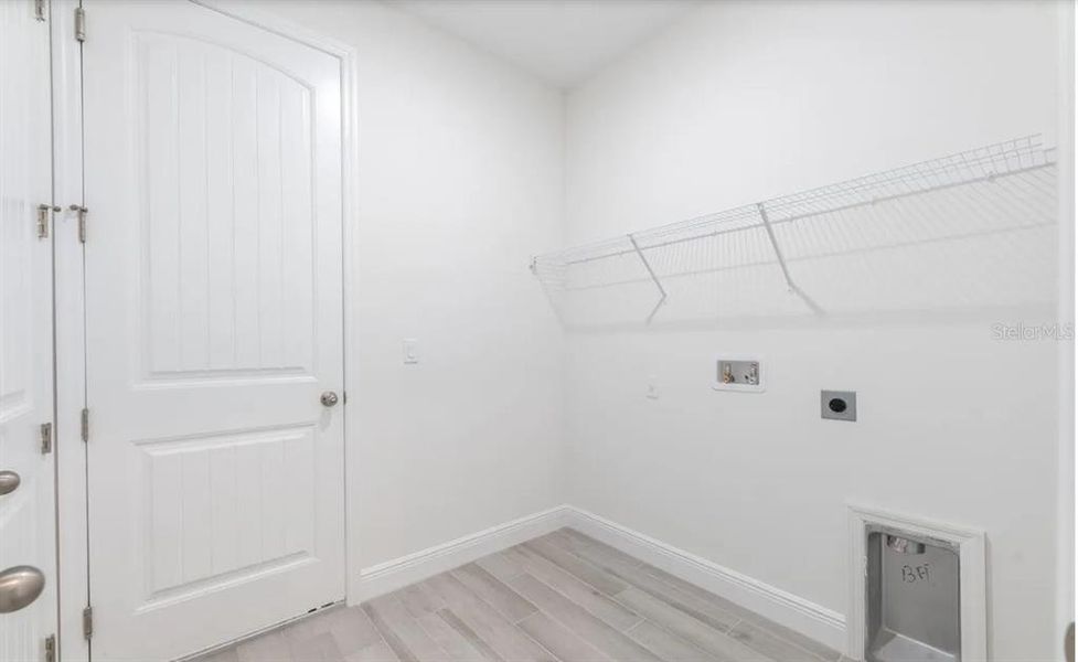 Spacious, unfurnished interior of a new home in , Palm Bay (Image 11).