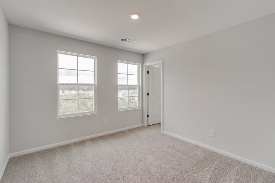 Spacious, unfurnished interior of a new home in Ellington, Elgin (Image 33).