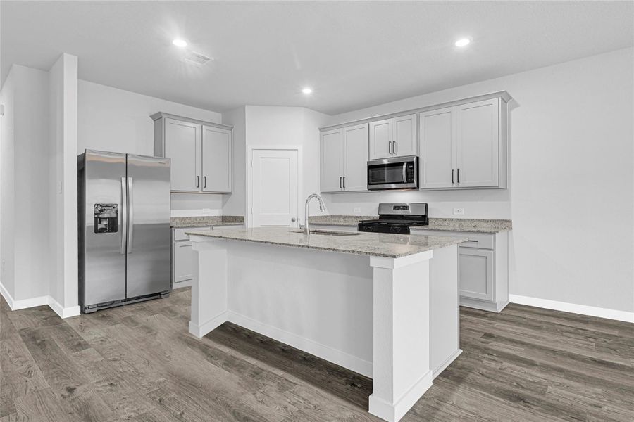 Beautiful Kitchen, with stainless steel, appliances! Come with the refrigerator.
