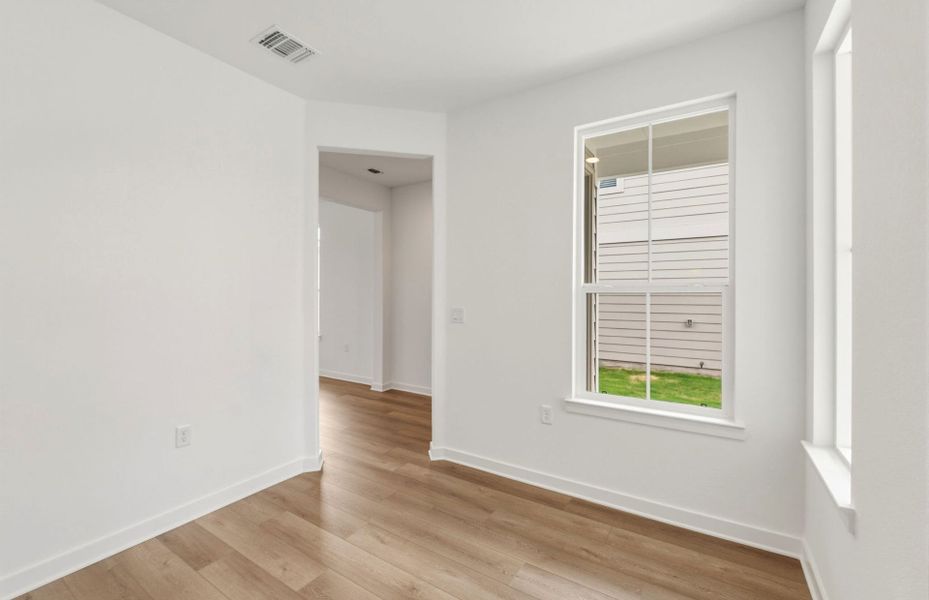 Spacious, unfurnished interior of a new home in Sun City Texas, Georgetown (Image 13).