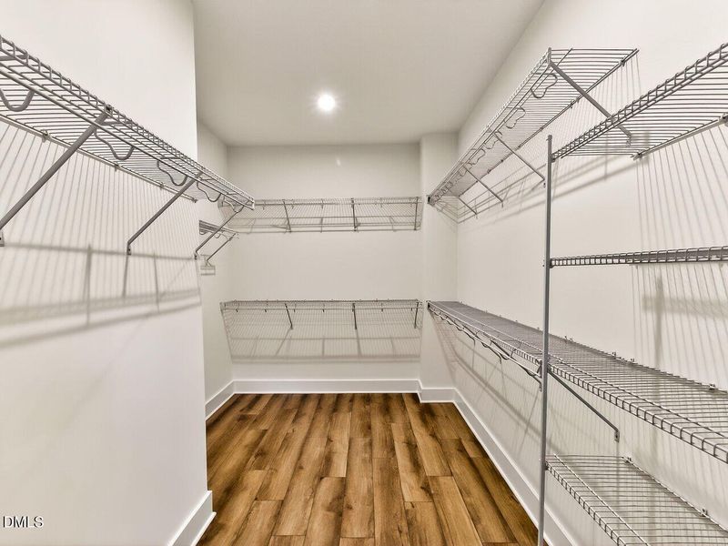 024-1280x960-master-bedroom-closet 024-1280x960-master-bedroom-closet