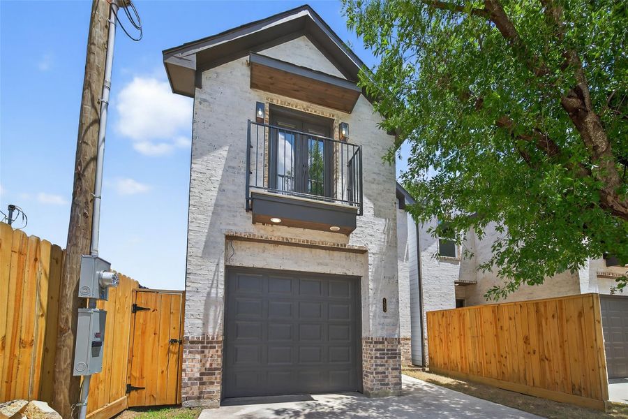 Front exterior of a new home in , Houston, TX, highlighting curb appeal (Image 23).