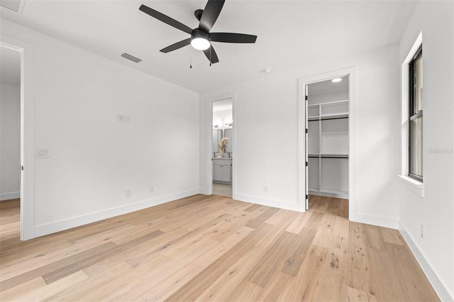 Spacious, unfurnished interior of a new home in , Orlando (Image 23).