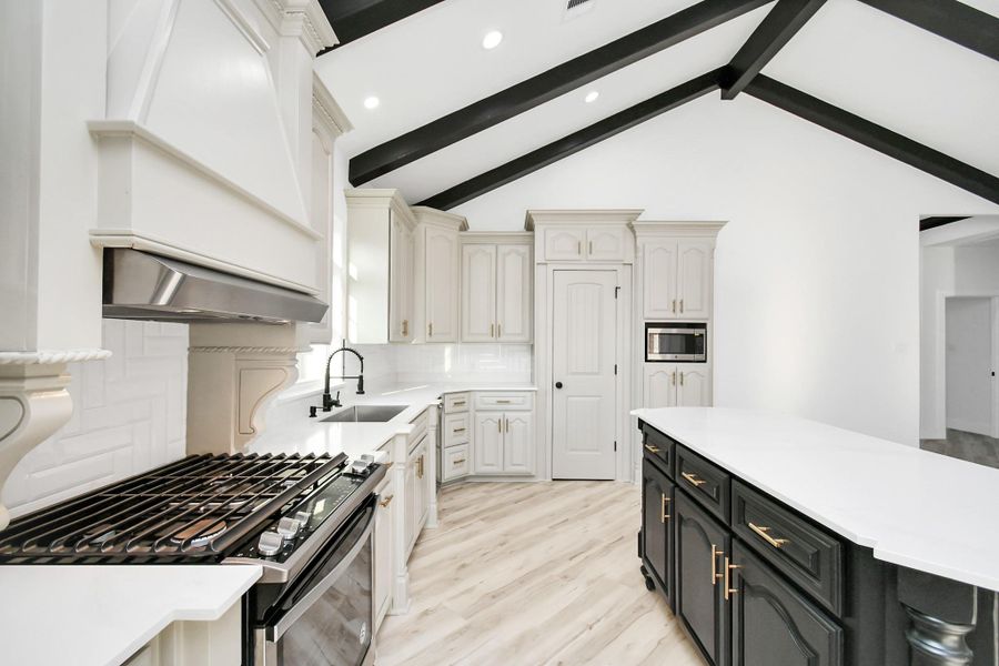 Furnished interior view inside a new home in , Rosharon (Image 11).