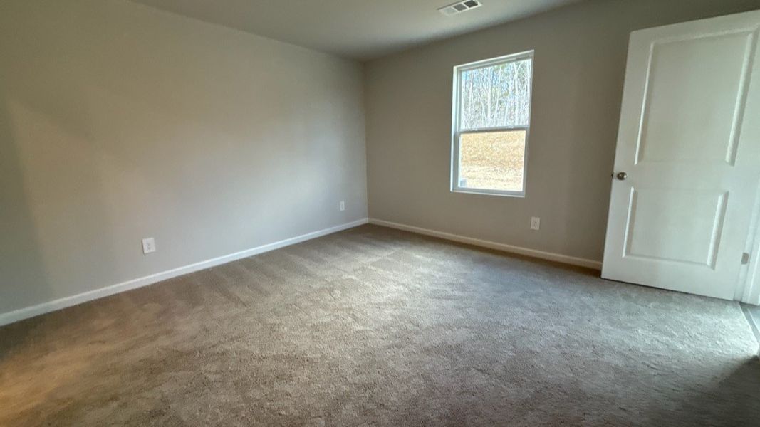 Representative unfurnished interior of a home built from the CAMERON by D.R. Horton in Saddle Trace, Lewisburg (Image 24).
