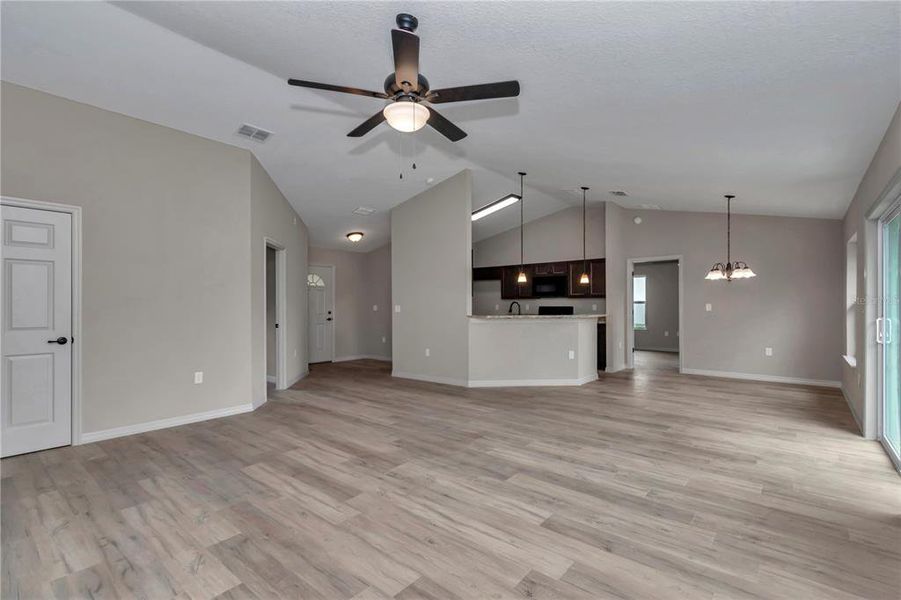 Spacious, unfurnished interior of a new home in , Belleview (Image 22).