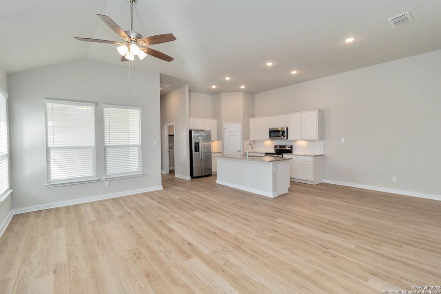 Spacious, unfurnished interior of a new home in , San Antonio (Image 13).