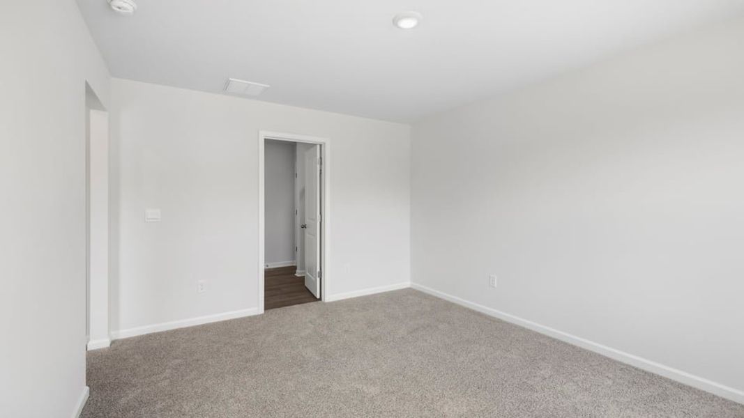 Spacious, unfurnished interior of a new home in Tanglewood Townes, Greenville (Image 28).