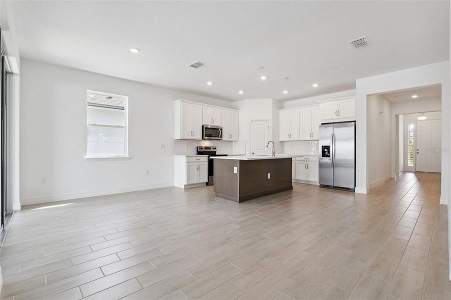 Spacious, unfurnished interior of a new home in Prairie Oaks, St. Cloud (Image 26).