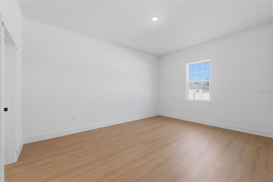 Spacious, unfurnished interior of a new home in , Ocala (Image 23).