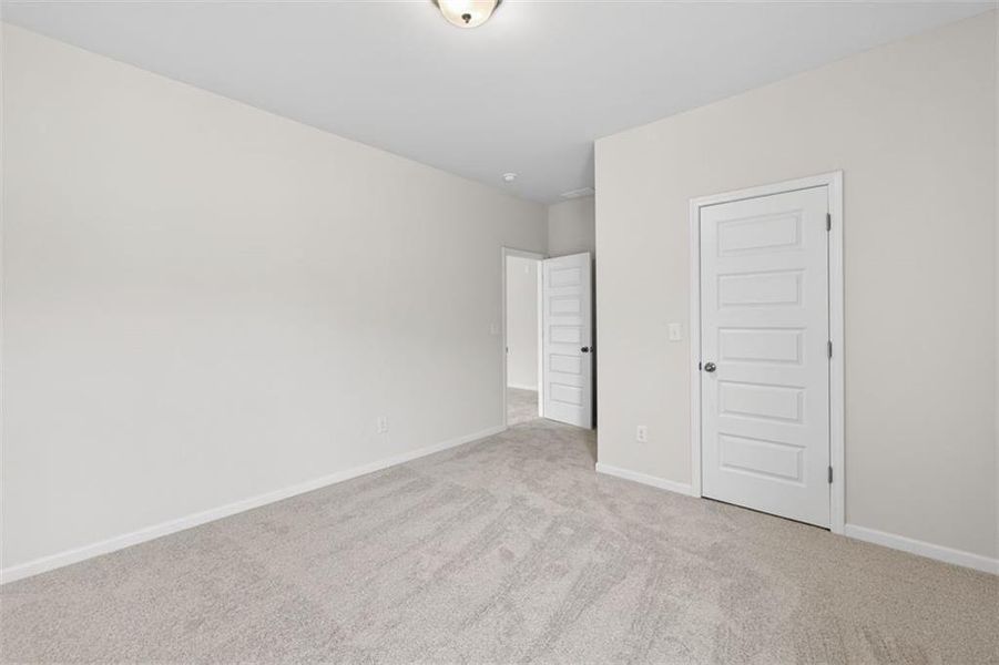 Spacious, unfurnished interior of a new home in Allen Manor, Hoschton (Image 32).