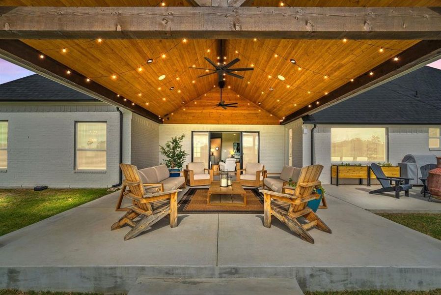 Exterior details and patio area of a home in Woodland Meadows, Fort Worth (Image 3).