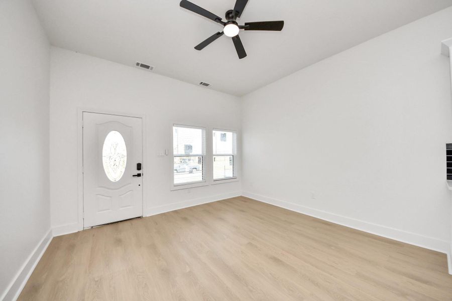 Spacious, unfurnished interior of a new home in , Houston (Image 26).