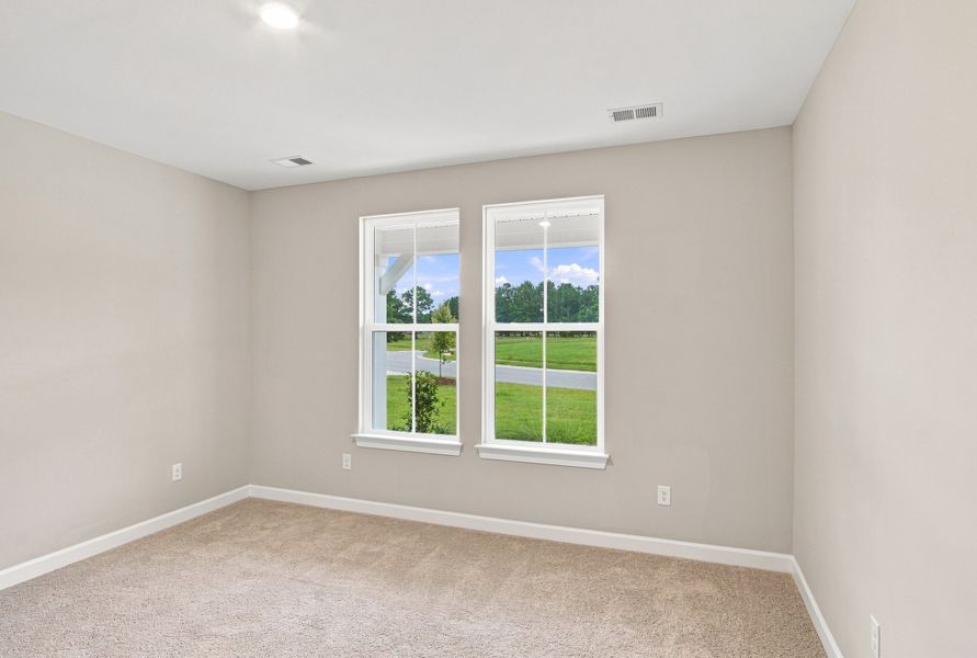 Spacious, unfurnished interior of a new home in Coastal Club of the Carolinas, Calabash (Image 14).