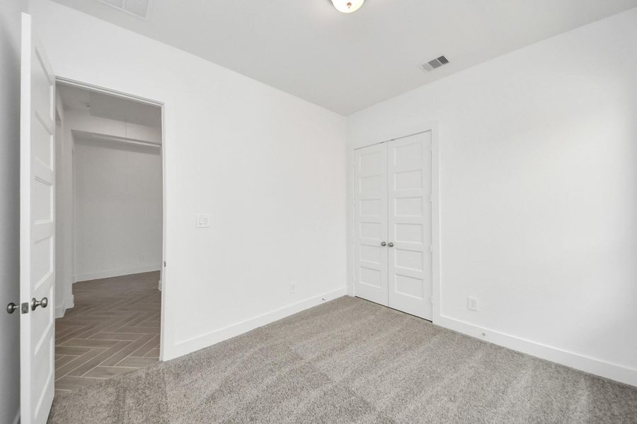 Spacious, unfurnished interior of a new home in Amira: Heritage Collection, Tomball (Image 26).