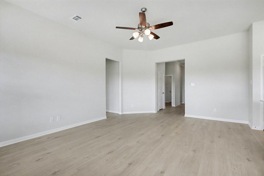 Spacious, unfurnished interior of a new home in Columbia Lakes, West Columbia (Image 19).