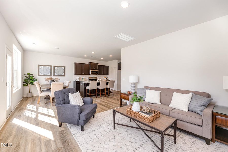 004_id7a8120-edit_371 004_id7a8120-edit_371