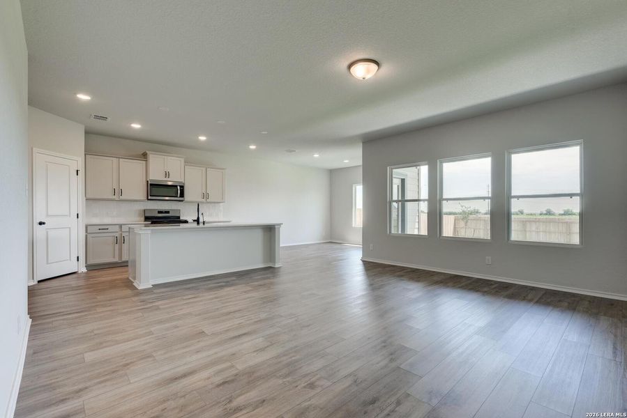 Spacious, unfurnished interior of a new home in Cordova Trails, Seguin (Image 16).