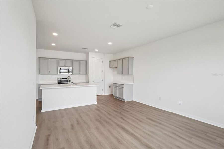 Spacious, unfurnished interior of a new home in , San Antonio (Image 28).