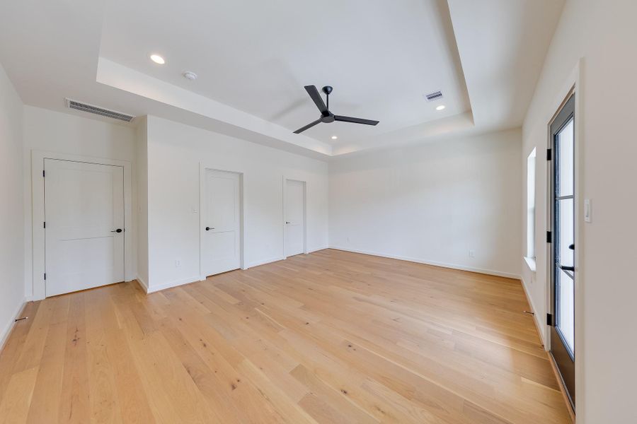Spacious, unfurnished interior of a new home in , Houston (Image 47).