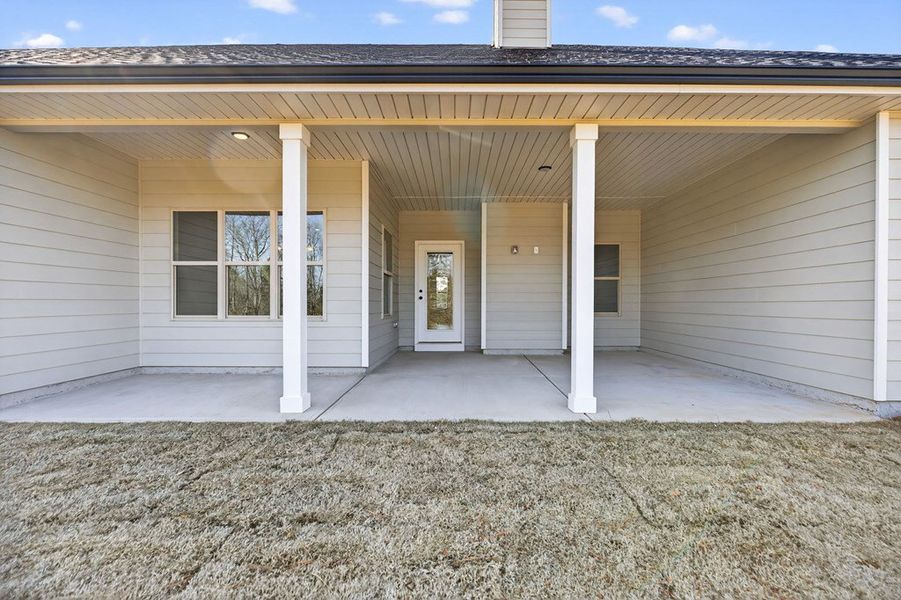 Exterior details and patio area of a home in Blackwelder Bluff, Bowdon (Image 3).