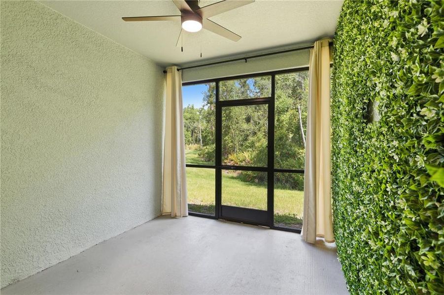 Exterior details and patio area of a home in , New Port Richey (Image 4).