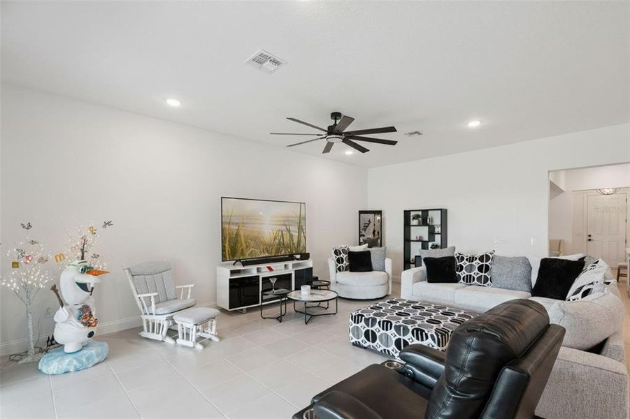 Furnished interior view inside a new home in , Winter Garden (Image 43).