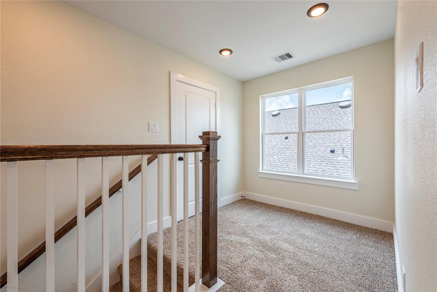 Spacious, unfurnished interior of a new home in , Santa Fe (Image 26). Spacious, unfurnished interior of a new home in , Santa Fe (Image 26).