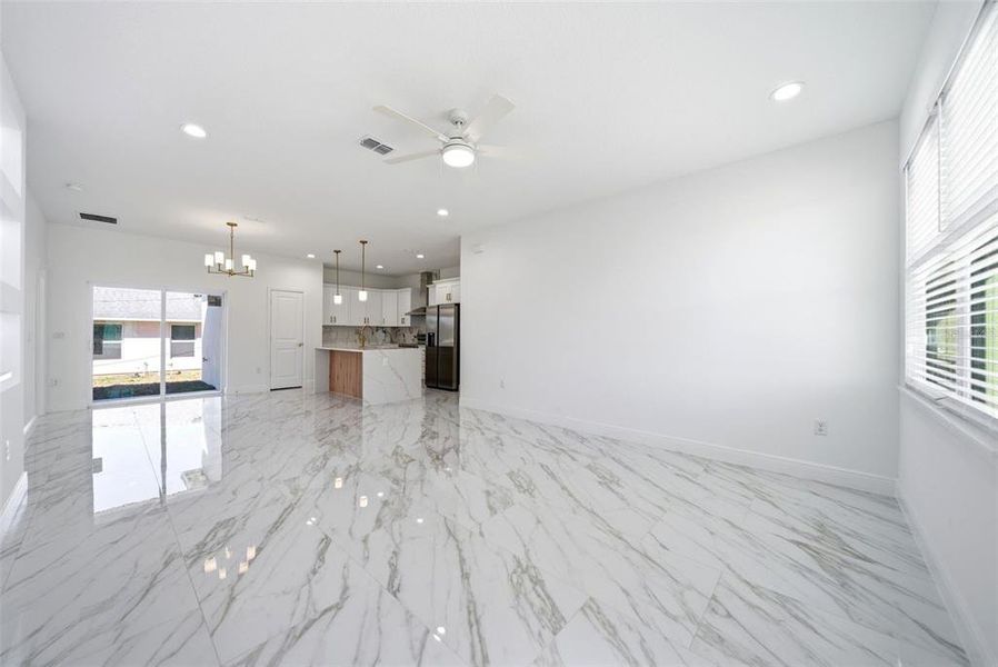 Spacious, unfurnished interior of a new home in , Altamonte Springs (Image 42).