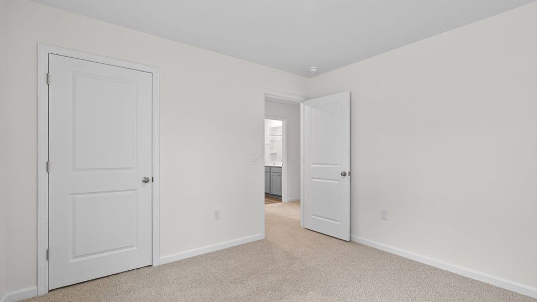 Spacious, unfurnished interior of a new home in Willow Mill, Thomasville (Image 24).