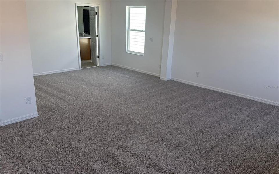 Spacious, unfurnished interior of a new home in Eagletail Landings, Howey-in-the-Hills (Image 10). Spacious, unfurnished interior of a new home in Eagletail Landings, Howey-in-the-Hills (Image 10).