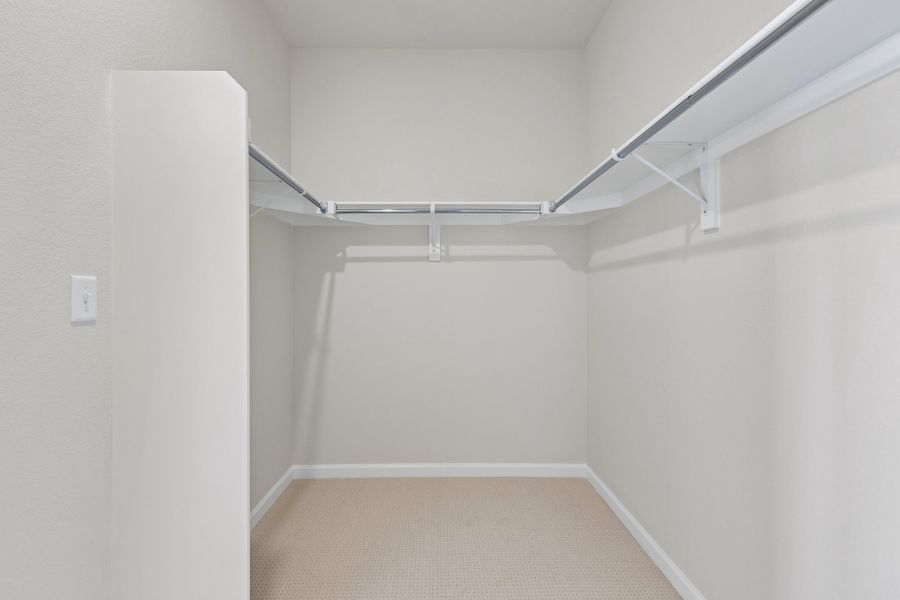 Spacious, unfurnished interior of a new home in Sterling Ranch, Littleton (Image 22).