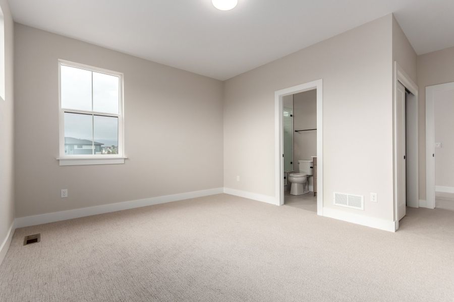 Spacious, unfurnished interior of a new home in West Grange, Longmont (Image 44).