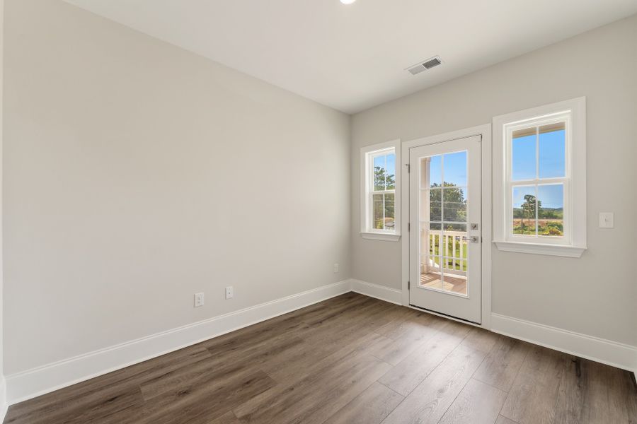 Spacious, unfurnished interior of a new home in Lakeside Saluda, Greenville (Image 29).